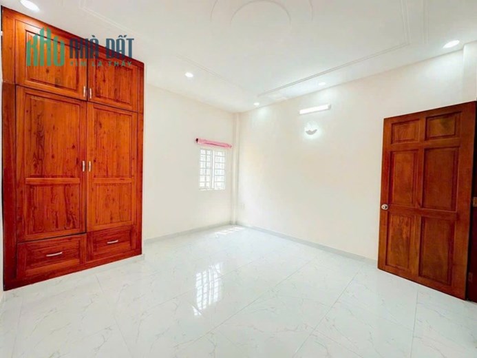 Phan Huy Ích , HXH, 5M5 x 20M, 3 tầng lầu chỉ 6.6 tỷ