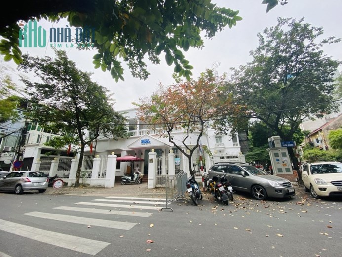 Bán nhà mặt phố nhỏ trung tâm quận ba đình Hà Nội.