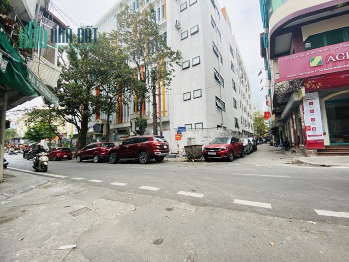 Bán nhà mặt phố nhỏ trung tâm quận ba đình Hà Nội.