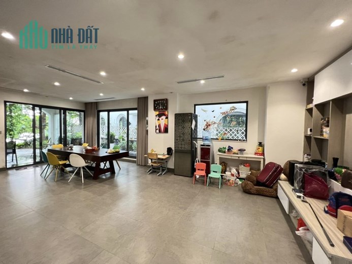 Bán nhà 6 tầng phố Hoàng Quốc Việt, Cầu Giấy, phân lô, ngõ ô tô, 97m, Mặt Tiền 6.3m, 33.5 tỷ