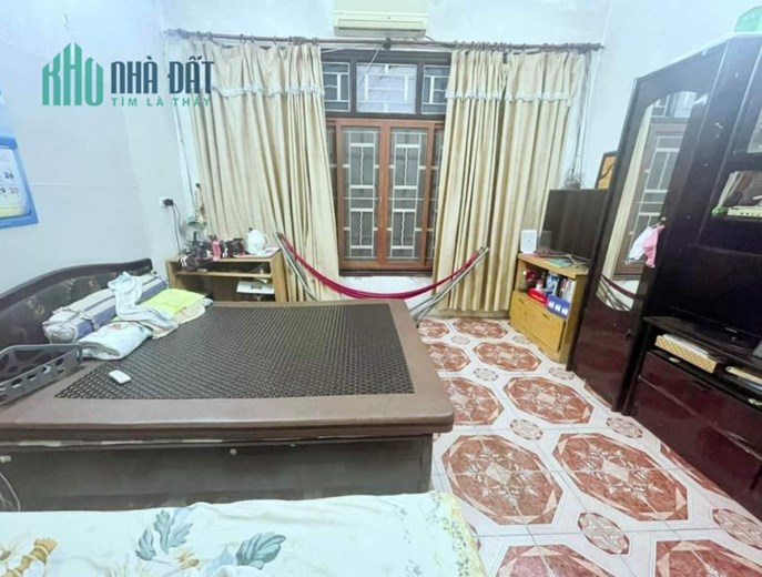 BÁN NHÀ GIÁP BÁT. NHÀ DÂN XÂY GẦN TRƯỜNG, DT KHỦNG 53M NHÀ THỜ LÀNG 8. GIÁ TỐT