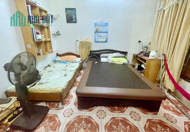 BÁN NHÀ GIÁP BÁT. NHÀ DÂN XÂY GẦN TRƯỜNG, DT KHỦNG 53M NHÀ THỜ LÀNG 8. GIÁ TỐT