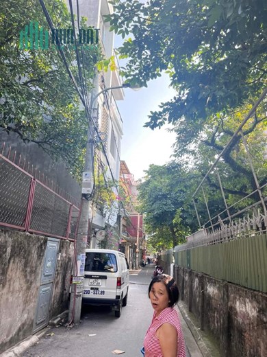 BÁN NHÀ GIÁP BÁT. NHÀ DÂN XÂY GẦN TRƯỜNG, DT KHỦNG 53M NHÀ THỜ LÀNG 8. GIÁ TỐT