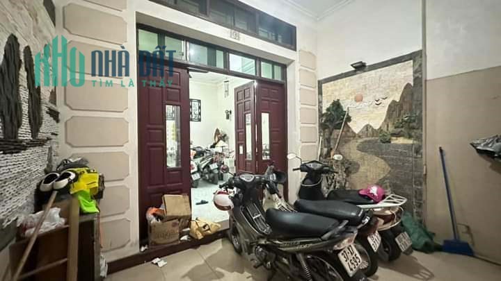 Bán Nhà Phố Hoàng Văn Thái 65m2 x 4 tầng, ngõ thông rộng , gần Phố , ô tô đỗ cửa vào nhà, giá cho