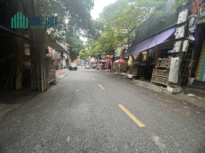 nhà 2 tầng mới xây diện tích 70 m  đường ô tô tranh nhau giá chỉ 1,6 tỷ