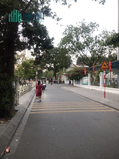 Bán nhà Phố Bồ Đề View Hồ, Ô Tô, 102 m2, MT 5,8 m, giá chỉ 16 tỷ.
