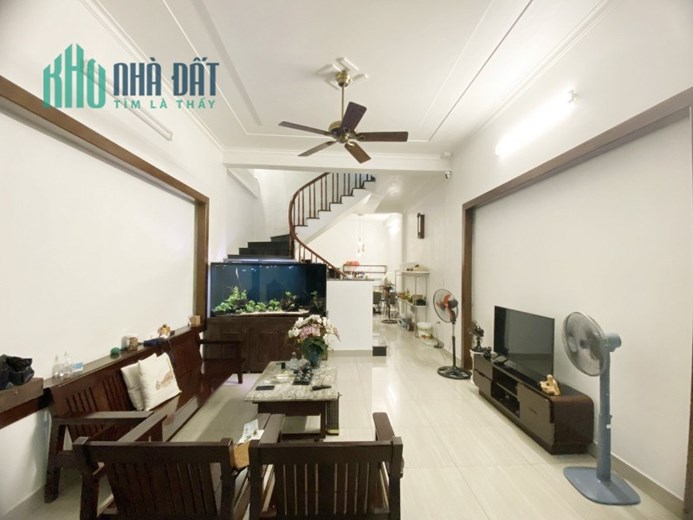 NHÀ ĐẸP NGUYỄN VĂN CỪ - GẦN PHỐ - Ô TÔ VÀO NHÀ - DIỆN TÍCH RỘNG – TIỆN ÍCH BẠT NGÀN