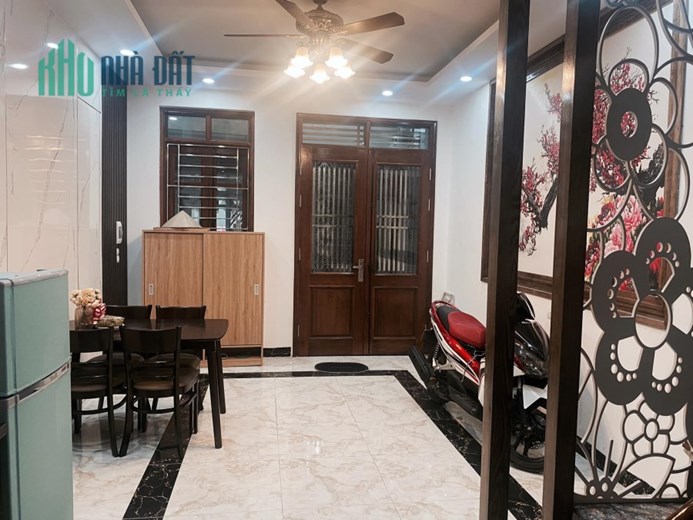 Gấp .NHà đẹp Bùi Xương trạch , 6.3 tỷ , ô tô đỗ cửa