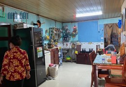 Bán Nhà Mặt tiền Hồng Lạc ngay Chung Cư Bàu Cát, DT: 5.7x18m, Cấp 4, giá 13.9 tỷ (TL)