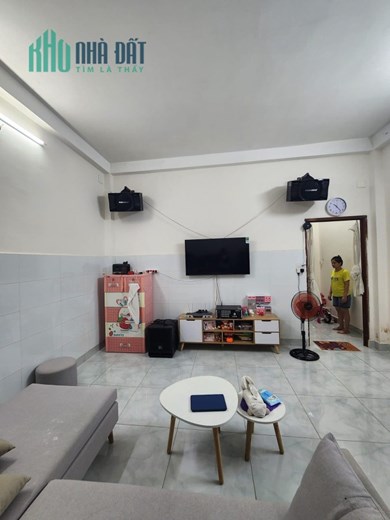 Bán Nhà Mặt tiền Hồng Lạc ngay Chung Cư Bàu Cát, DT: 5.7x18m, Cấp 4, giá 13.9 tỷ (TL)
