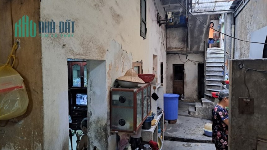 Bán đất tặng nhà mặt phố Đê Tô Hoàng, HBT 130m, MT 6.5m, vỉa hè, ô tô, KD, giá 19 tỷ. LH: 0366051369