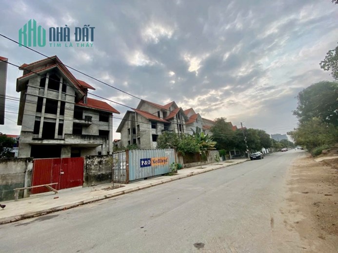 Bán biệt thự 4 tầng xây thô diện tich 655M tuyến 2 Lê Hồng phong Hải An