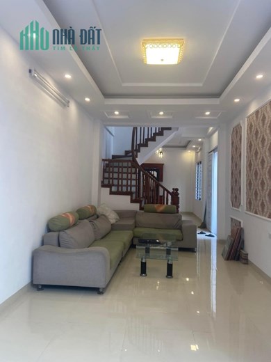 Nhà Giáp Bát - Kim Đồng 34m2-4T  ,ô tô ở luôn, sổ đỏ giá rẻ chỉ 3 tỷ 5.LH 0987136162