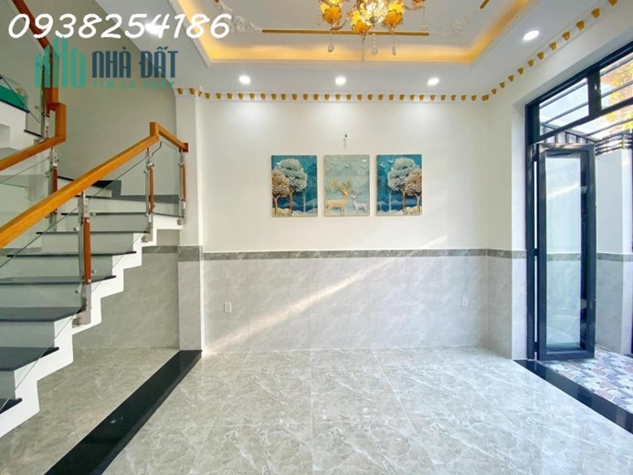 Bán nhà 1 sec lê văn quới 64m2 đúc 4 tấm hẻm xe hơi