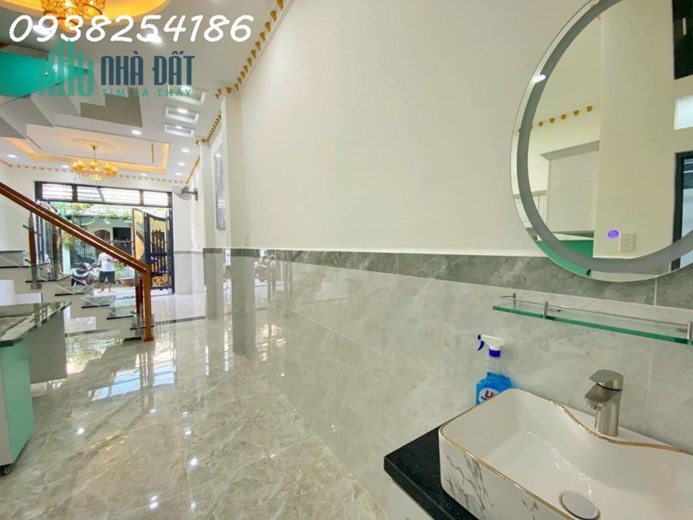 Bán nhà 1 sec lê văn quới 64m2 đúc 4 tấm hẻm xe hơi