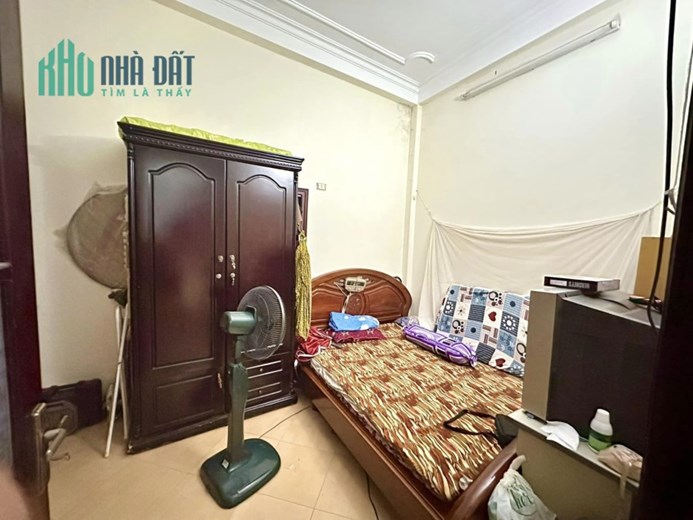 Bán nhà ở 105 Láng Hạ Đống Đa 40m2, 5 tầng đẹp, chắc chắn ngõ thoáng chỉ 5 tỷ