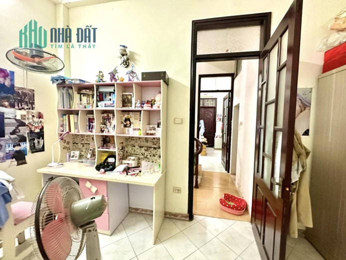 Bán nhà ở 105 Láng Hạ Đống Đa 40m2, 5 tầng đẹp, chắc chắn ngõ thoáng chỉ 5 tỷ