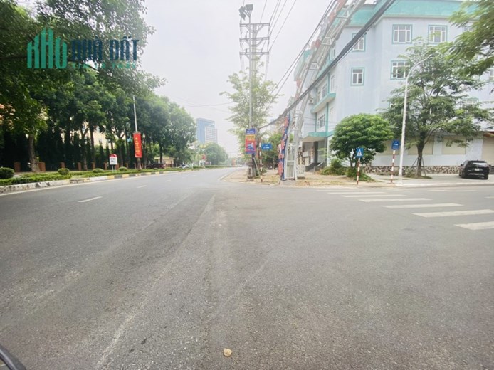 Cho thuê căn góc nhà 4 tầng đường Mê Linh, Khai Quang