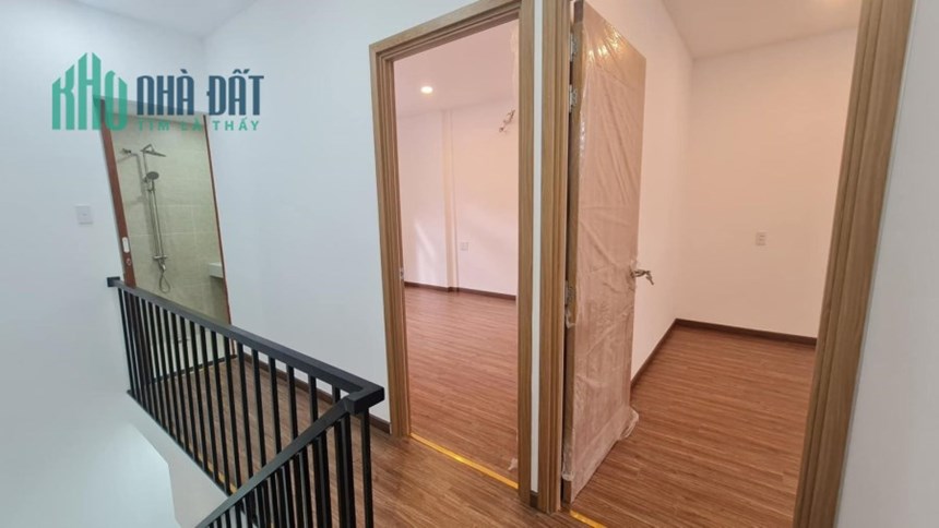 Sát Hẻm Xe Tải - Ngay Cầu Vượt Nguyễn Oanh - 2 Tầng, 49m2, Ngang 5m - Giá 5.74 Tỷ