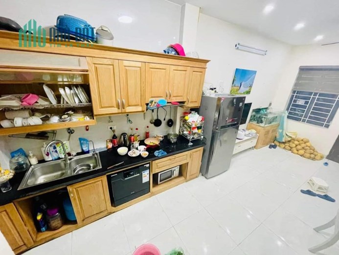 Bán nhà Hoàng Quốc Việt- 30mx 5T- MT3.8m- gần phố- nhà đẹp- nhỉnh 4 tỷ