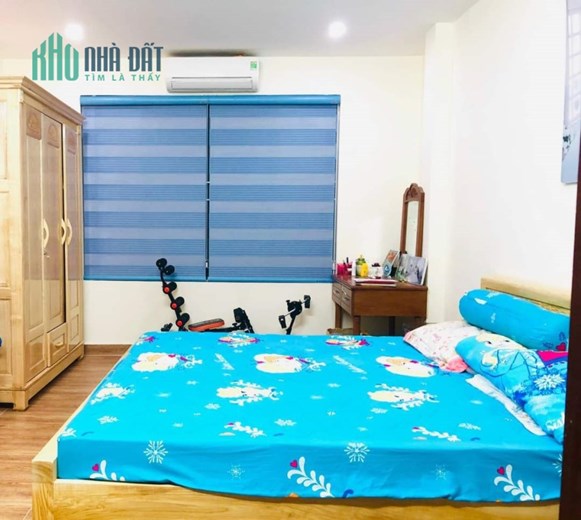 Bán nhà Hoàng Quốc Việt- 30mx 5T- MT3.8m- gần phố- nhà đẹp- nhỉnh 4 tỷ