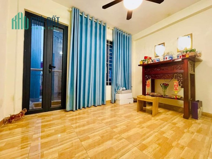Bán nhà Hoàng Quốc Việt- 30mx 5T- MT3.8m- gần phố- nhà đẹp- nhỉnh 4 tỷ