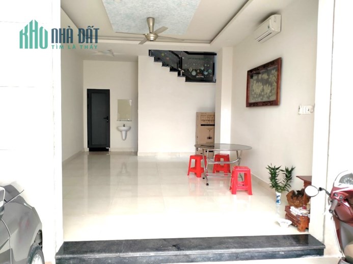 Chính chủ cho thuê mặt bằng tiện kinh doanh ngay đường Liên Phường