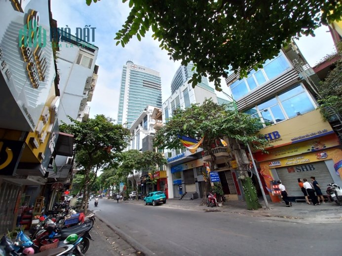 NHÀ MẶT PHỐ NGUYỄN TRƯỜNG TỘ LÔ GÓC KINH DOANH NGÀY ĐÊM SẦM UẤT MT HÈ RỘNG