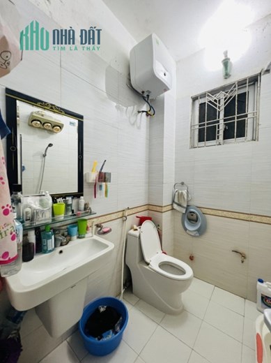 Bán nhà Tôn Đức Thắng 30m2 x 4 tầng, mặt ngõ kinh doanh, 30m ra phố, 4.2 tỷ