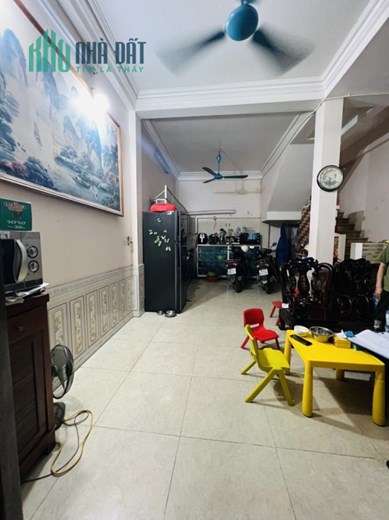 Bán nhà Tôn Đức Thắng 30m2 x 4 tầng, mặt ngõ kinh doanh, 30m ra phố, 4.2 tỷ