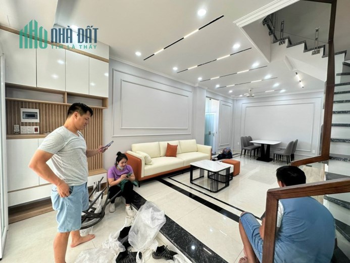 Bán nhà xây mới hoàn thiện full nội thất ngay mặt đường Thích Trí Hải ô tô đỗ tận cửa đẹp nhất Hải