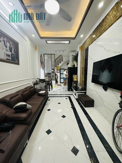 Bán nhà Cổ Nhuế 32m2 - 6 tầng 3 ngủ - mới đẹp chỉ hơn 3 tỷ
