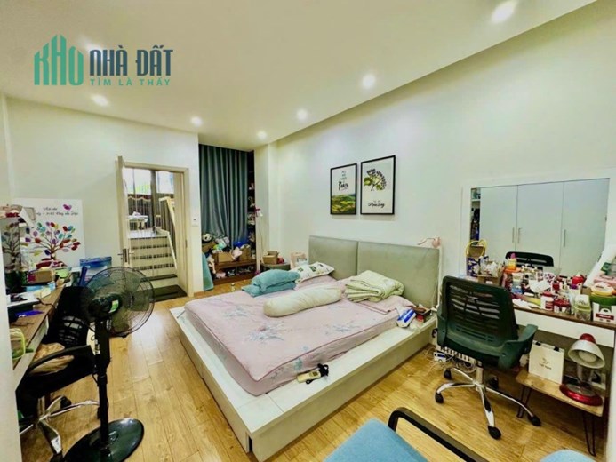 Hàng Hiếm ĐẸP TRẦN HƯNG ĐẠO Q5-Sát MT ÔTÔ NGỦ NHÀ-5TẦNG-NGANG  4.6M- 18TỶ TL