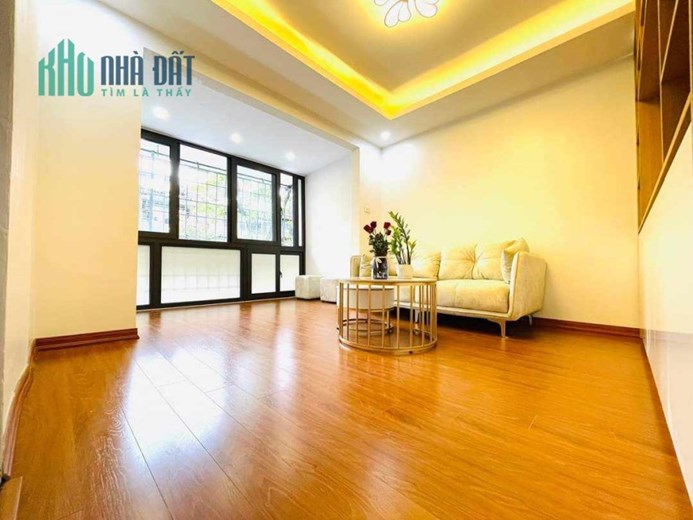 Bán nhà Tập thể Vĩnh Hồ. 80m. 3 ngủ, nội thất xịn. Sát phố, oto. 2.5 tỷ