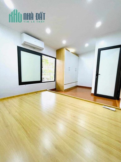 Bán nhà Tập thể Vĩnh Hồ. 80m. 3 ngủ, nội thất xịn. Sát phố, oto. 2.5 tỷ