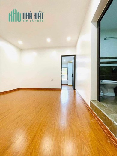 Bán nhà Tập thể Vĩnh Hồ. 80m. 3 ngủ, nội thất xịn. Sát phố, oto. 2.5 tỷ