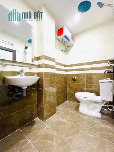 Bán nhà Tập thể Vĩnh Hồ. 80m. 3 ngủ, nội thất xịn. Sát phố, oto. 2.5 tỷ