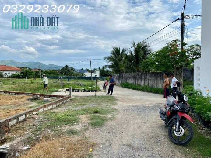 Bán giúp đứa e lô đất thổ cư giá rẻ còn 560tr
(600triệu) hạ thêm 40tr gần bệnh viện Diên Khánh,