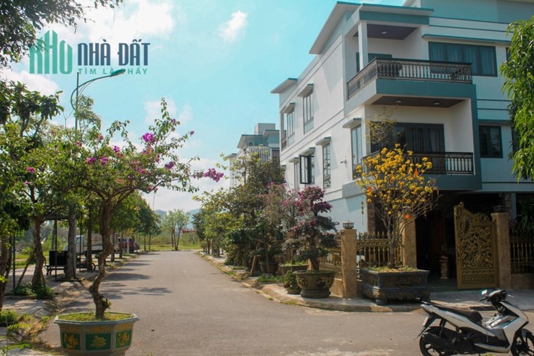 Giảm 2 tỷ! Bán Căn nhà 3 tầng 120m2, MT 6m, view công viên thoáng mát, cạnh sông. Giá 2,x tỷ