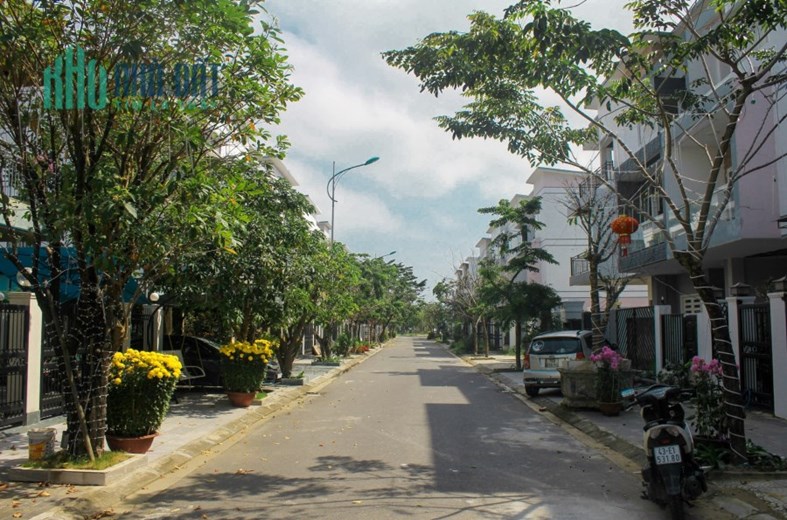 Giảm 2 tỷ! Bán Căn nhà 3 tầng 120m2, MT 6m, view công viên thoáng mát, cạnh sông. Giá 2,x tỷ