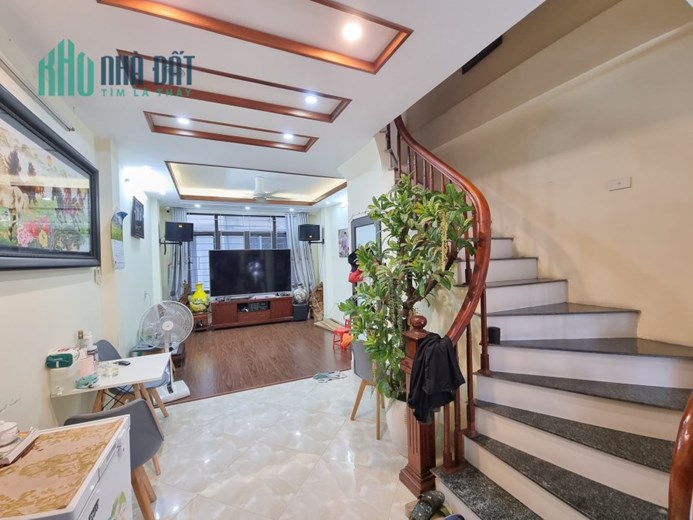 Bán nhà Kim giang -45m2 x5t giá 3,6 tỷ,gần đường,ngõ 3m,sđcc