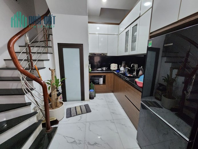 Bán nhà Định công 40m2 x5T,mới,đẹp,ở luôn,giá 3.5 tỷ, sđcc,ngõ to