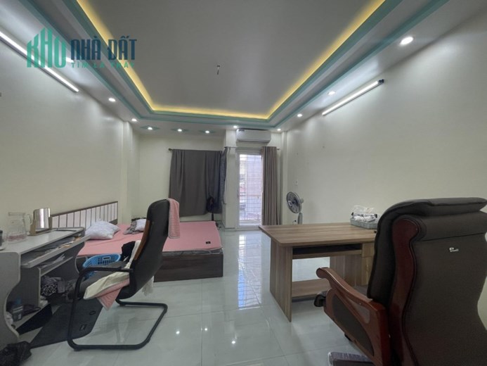 Chính chủ bán gấp nhà Nguyễn Văn Hới, 101m 3 tầng GIÁ 5 tỉ, ngõ ô.tô, gần Chợ Cát Bi