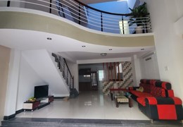 Cho thuê nhà 2,5 tầng kiệt oto TIỂU LA - Hoà Cường Bắc gần Núi Thành, kiệt vào oto 7m gần đường