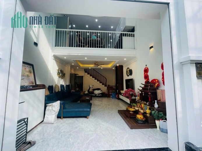 Cần tiền bán gấp nhà ô tô đỗ.100m.17 tỷ.khu Vip quận Ba đình.