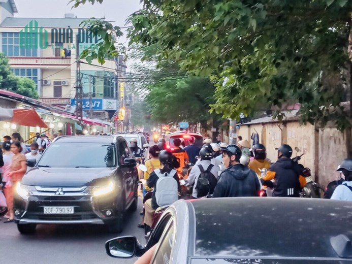BÁN NHÀ MẶT NGÕ THÔNG Ô TÔ TRÁNH 5 TẦNG MT 4.2 KINH DOANH CỰC HIẾM HÁI RA TIỀN