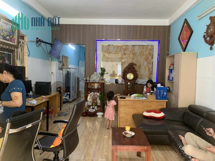 Nhà Vị Trí Tuyệt VIP Phan Văn Hớn,DT 300m, 8,5 mx35m, Chỉ 9,5 tỷ, Bà Điểm, Hóc Môn.