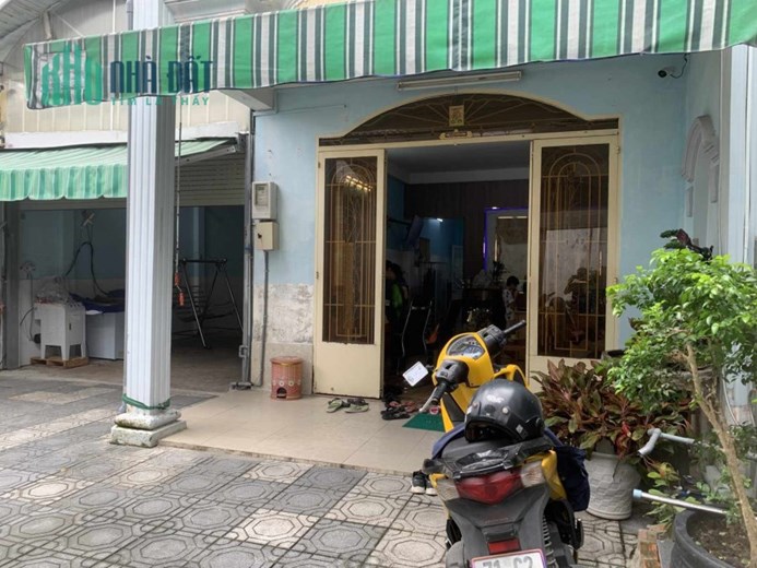 Nhà Vị Trí Tuyệt VIP Phan Văn Hớn,DT 300m, 8,5 mx35m, Chỉ 9,5 tỷ, Bà Điểm, Hóc Môn.