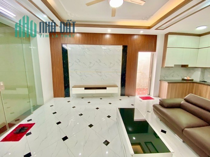 Bán nhà Phường Thuỵ Phương 4.3 Tỷ, 42m2  5 Tầng, Lô Góc 15m Ô Tô tránh.