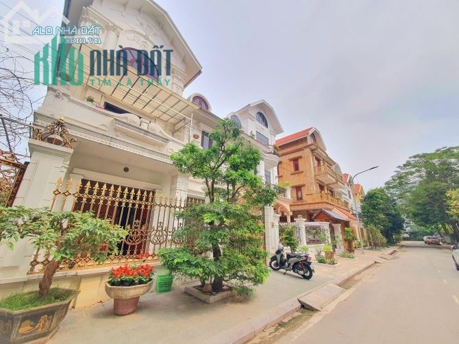 Bán Biệt thự KĐT Mễ Trì Thượng. DT 216m x 3 T. MT 15m. Hoàn thiện. Giá 30,5 tỷ
